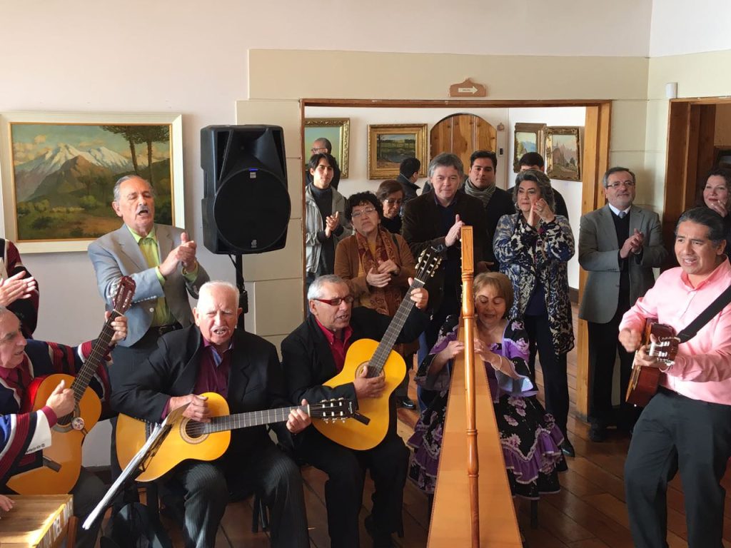 Imagen principal: Exposición  de destacados pintores chilenos en el   Castillo Wulff inauguró alcaldesa Virginia Reginato