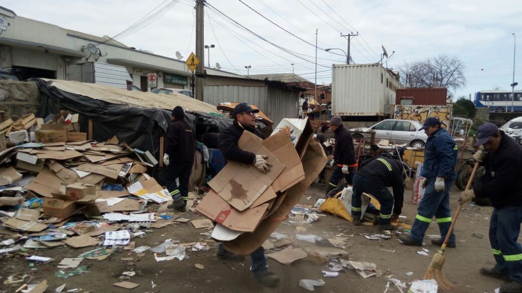 Imagen principal: Municipio de Viña del Mar realiza mejoramiento de condiciones medio ambientales en el estero