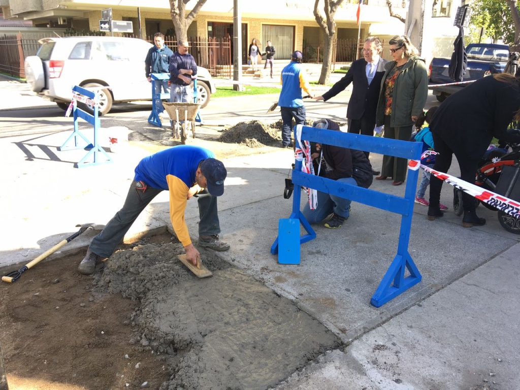 Imagen principal: Municipio de Viña del Mar refuerza inclusividad con construcción de nuevos accesos universales en vía pública