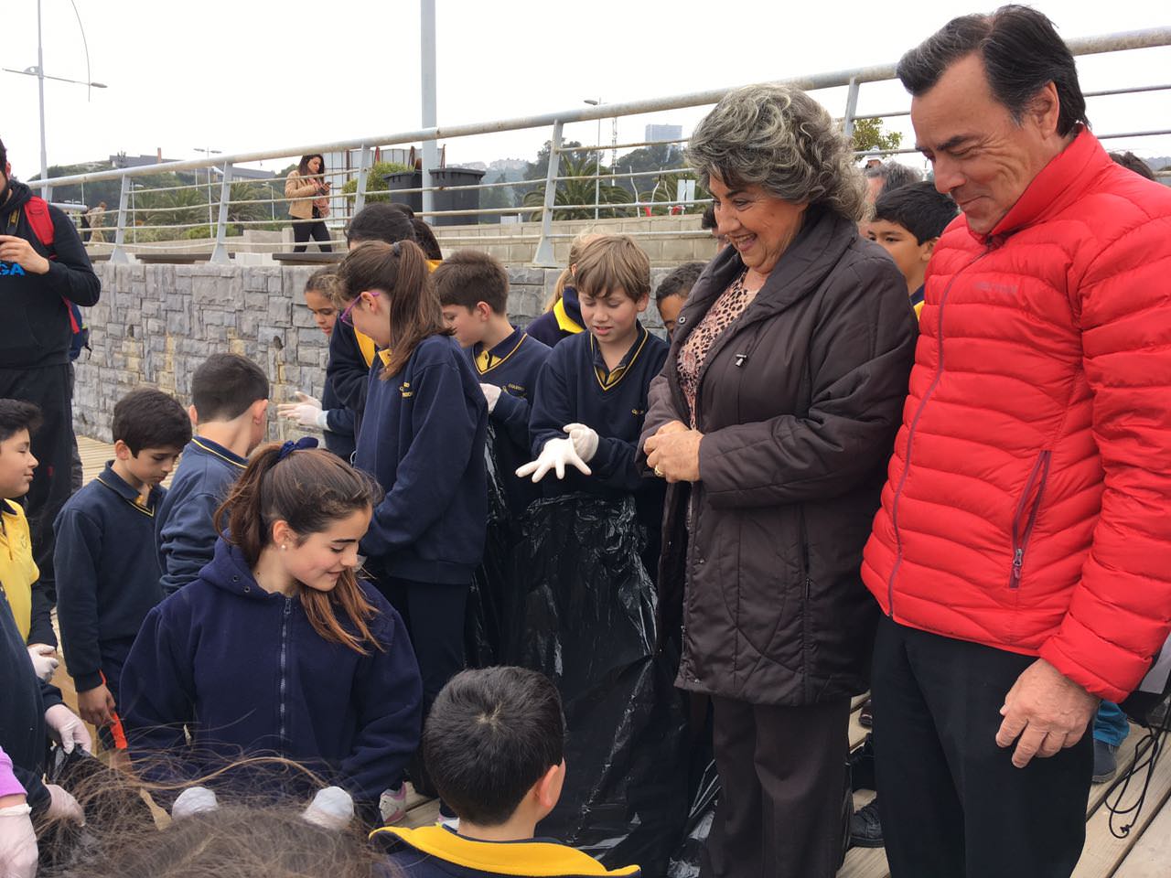 Municipio de Viña del Mar se sumó al día internacional de limpieza de playas