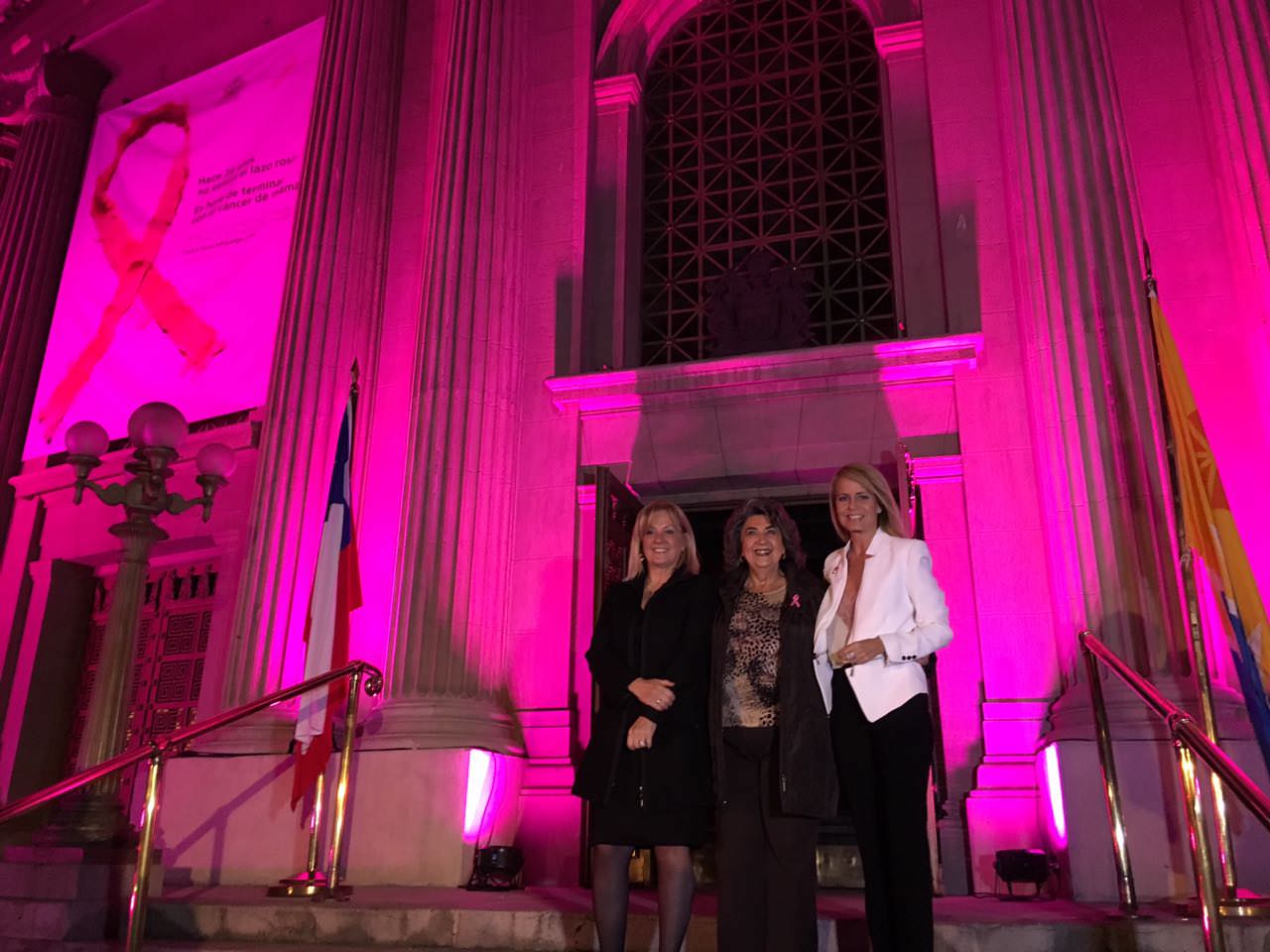 Alcaldesa Virginia Reginato, iluminación cáncer de mama