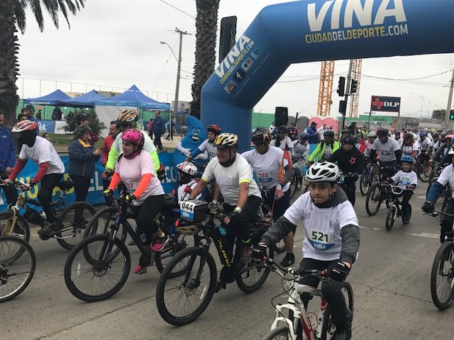 Viñamarinos pedalearon contra el cáncer de mama en nueva fecha de Cicletadas Familiares