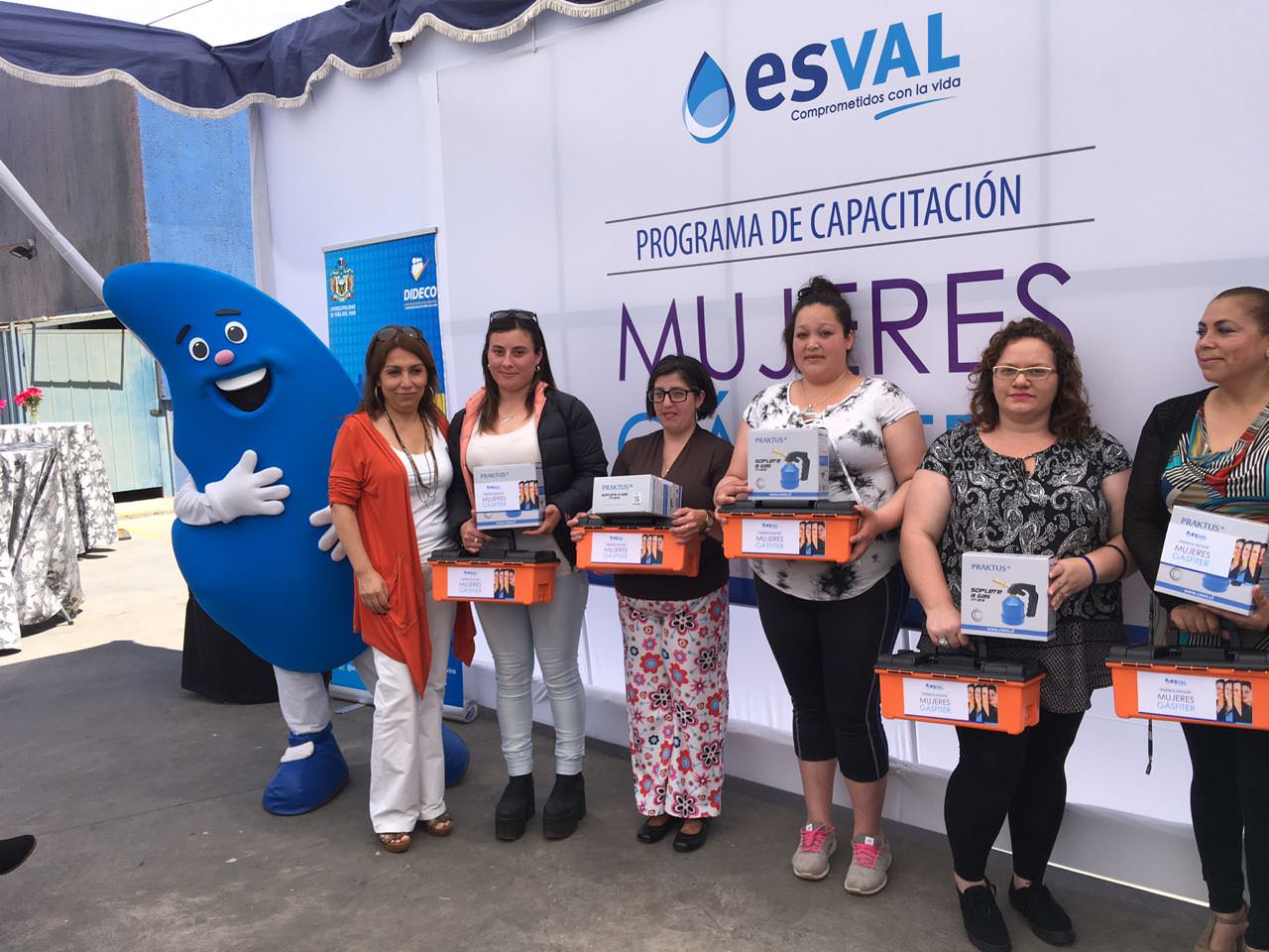 22 mujeres de Viña del Mar serán capacitadas en curso de gasfitería gracias a aliazna del municipio de Viña del Mar y Esval