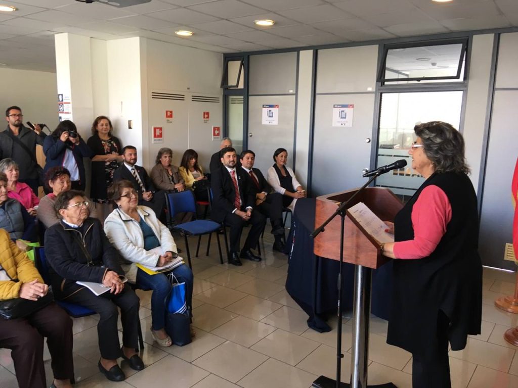 Imagen principal: Municipio de Viña del Mar e instituto AIEP ejecutan curso de alfabetización digital dirigido a los adultos mayores