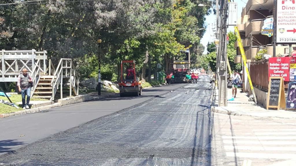 Imagen principal: Repavimentan calle Balmaceda en Reñaca bajo gracias a gestiones de alcaldesa Virginia Reginato ante el Serviu