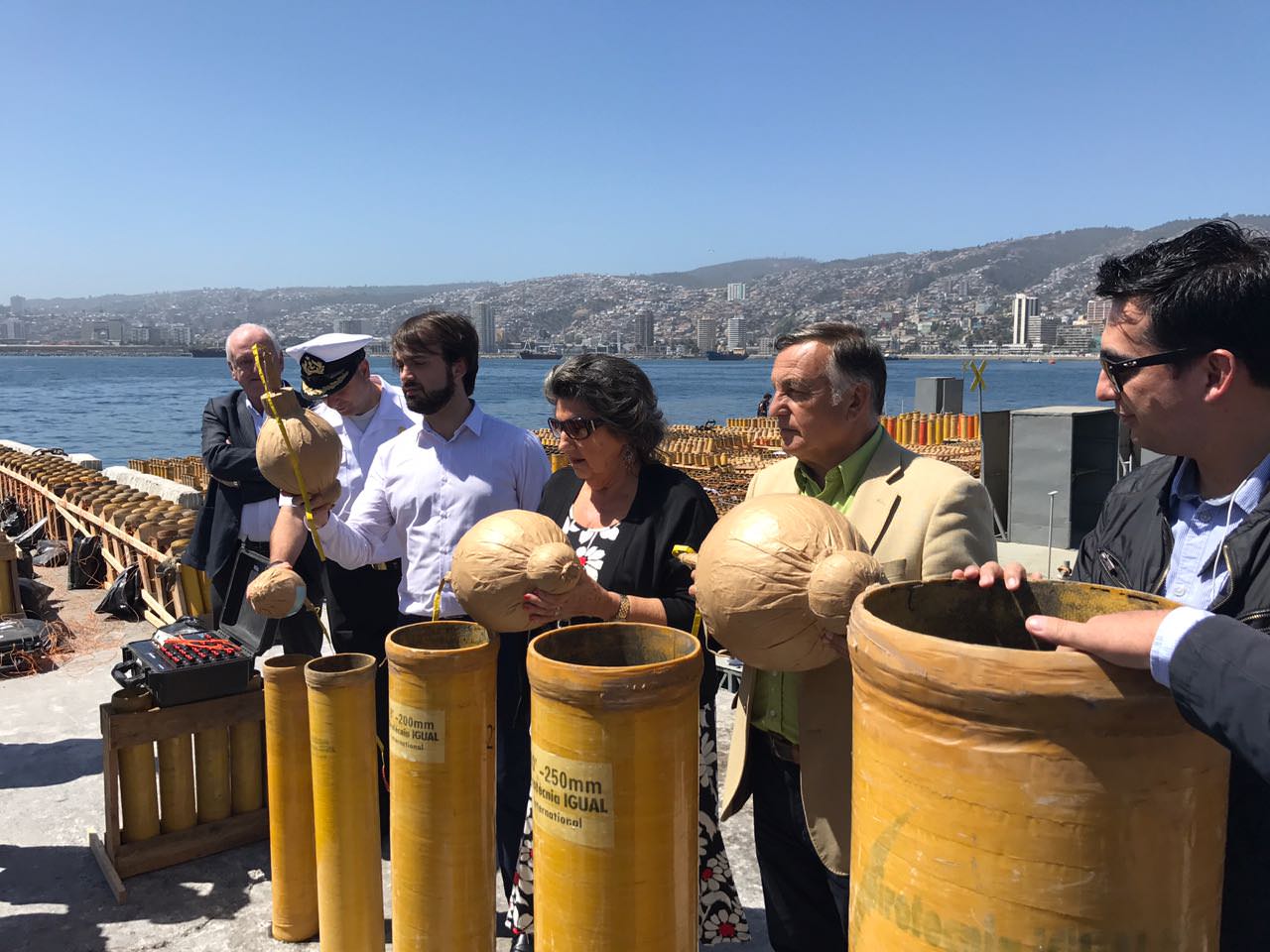 Comenzó instalación de fuegos artificiales en plataformas de lanzamiento para Año Nuevo en el Mar
