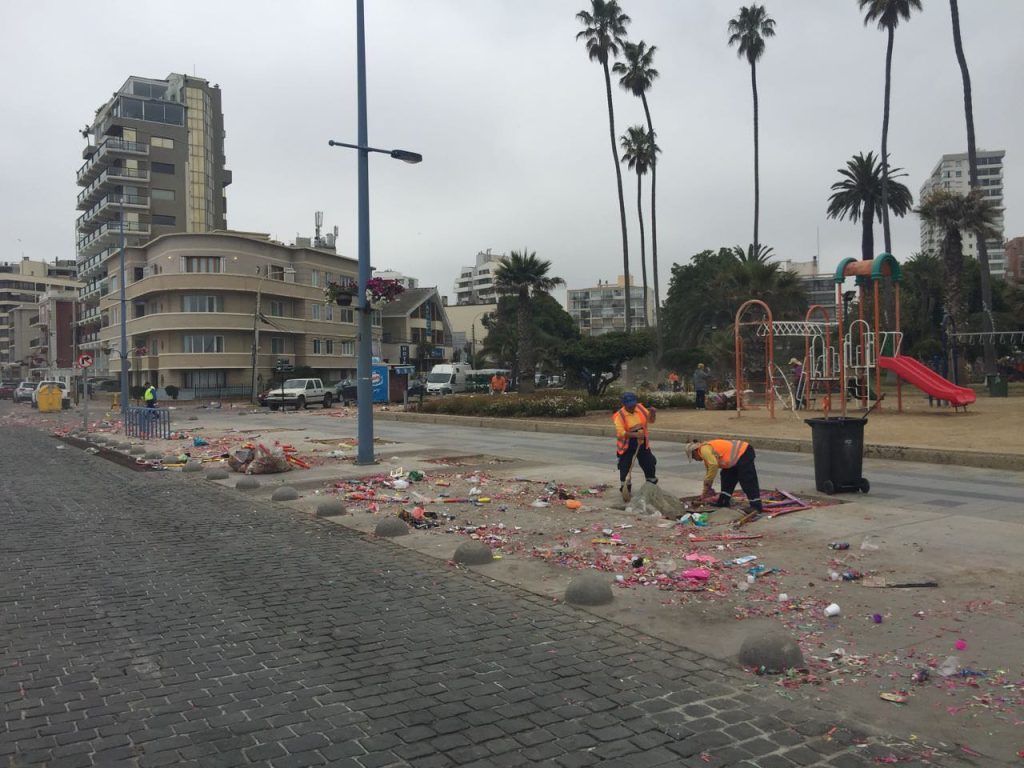 Imagen principal: Amplio operativo de limpieza se realizó en Viña del Mar tras  celebraciones de año nuevo destacó alcaldesa Virginia Reginato