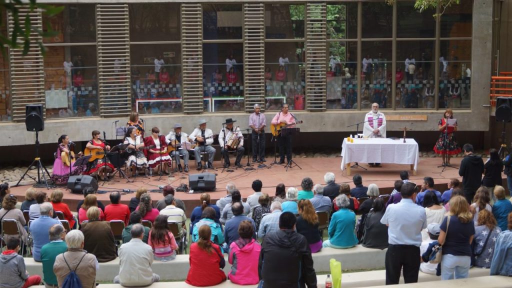 Imagen principal: Tradicional Misa Latinoamericana se realizó en el parque Potrerillos