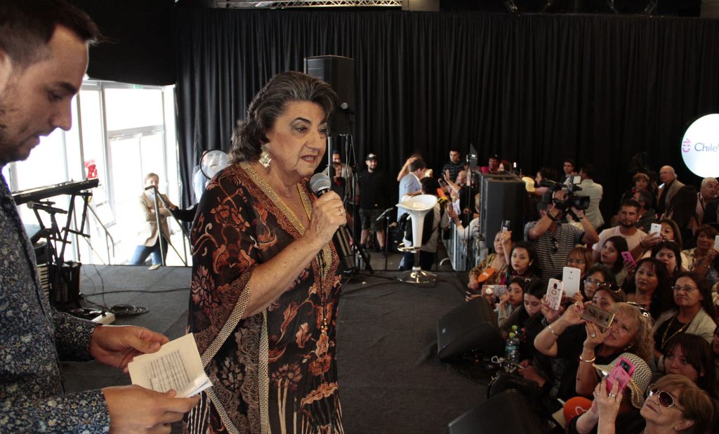 Imagen principal: Vecinos de Viña del Mar compartieron con artistas en  la Gala vecinal