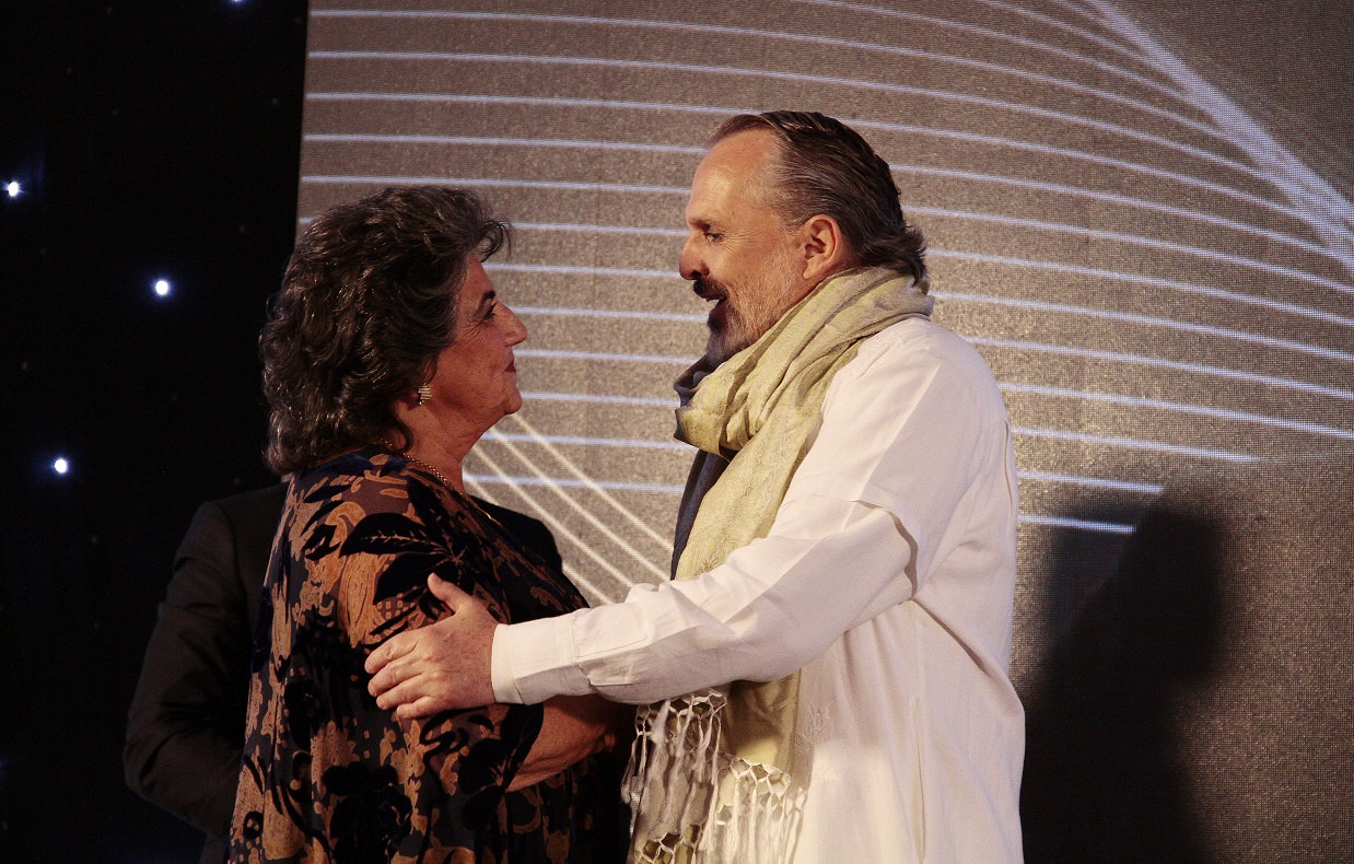 Miguel Bosé es declarado Visita Ilustre de Viña del Mar, por alcaldesa Virginia Reginato