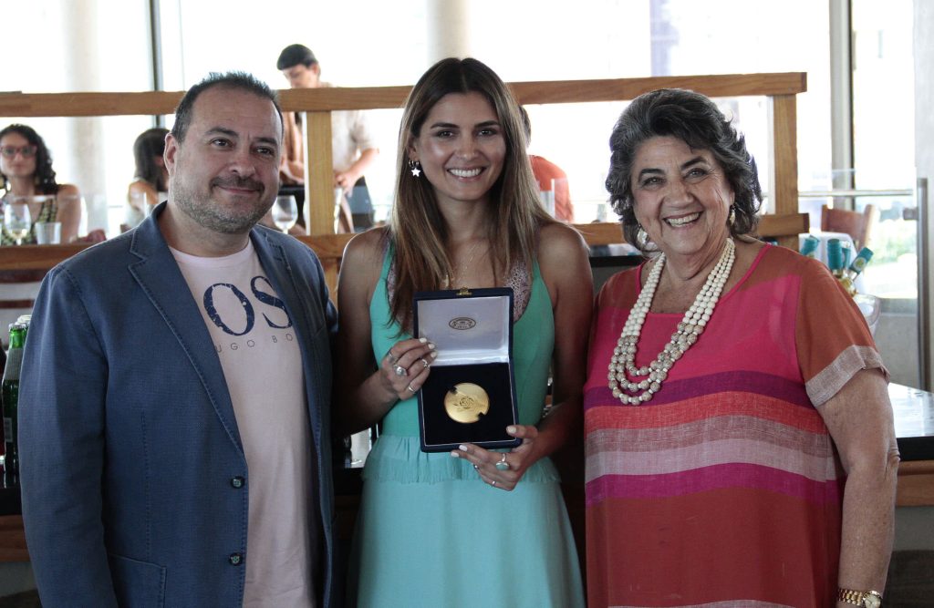 Imagen principal: Participantes de competencias del Festival de la canción recibieron reconocimientos de SCD y alcaldesa Virginia Reginato