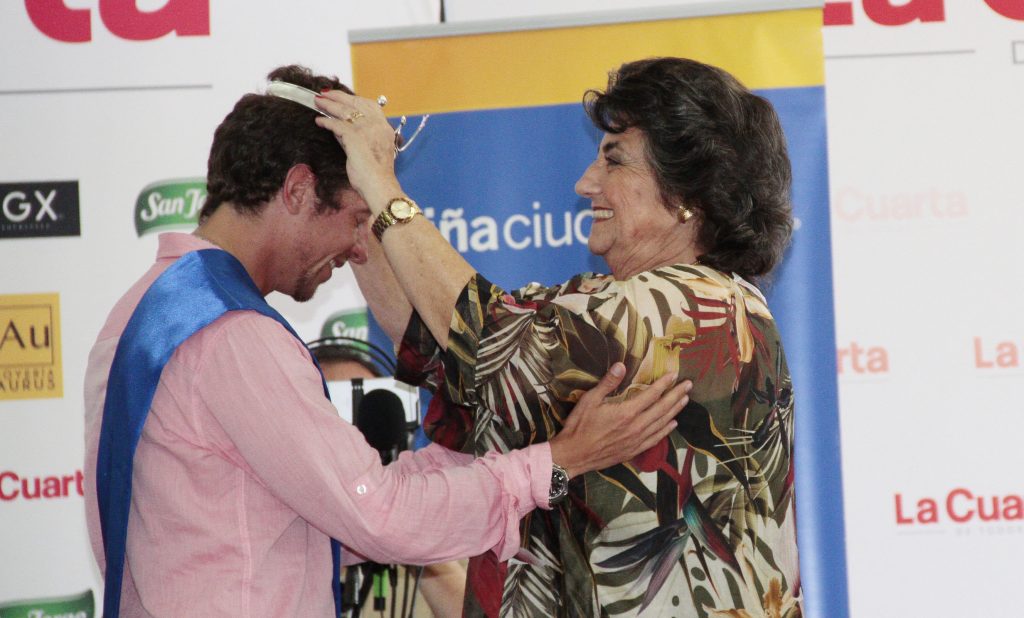 Imagen principal: A los primeros reyes de Viña del mar coronó alcaldesa Virginia Reginato