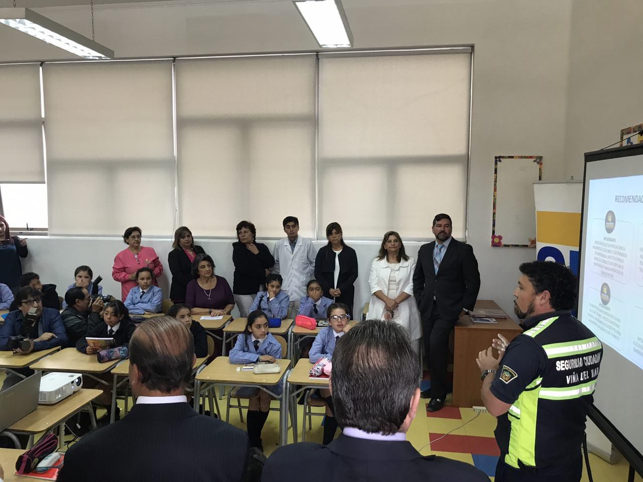 Plan “Regreso a clases seguro” informó alcaldesa Virgina Reginato en el primer día escolar