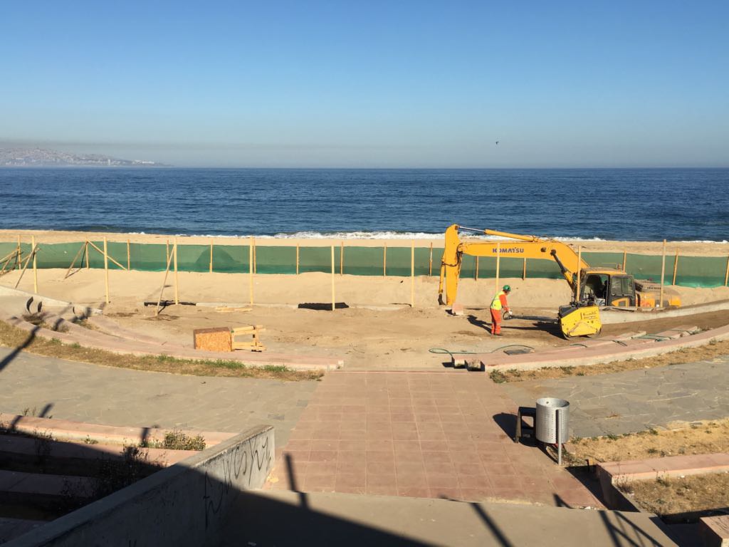 Municipio de Viña del Mar informa que primera etapa de reposición de anfiteatro de Playa del Deporte está en la recta final