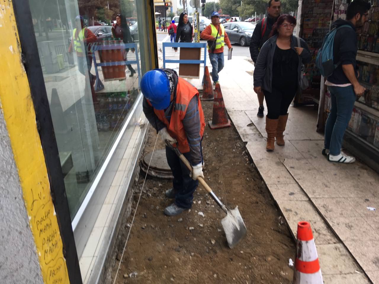 Municipio de Viña del Mar repara socavamientos en aceras de calle Arlegui y Valparaíso