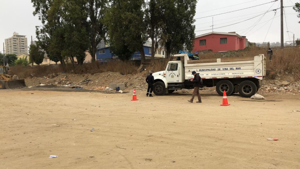 Imagen principal: Municipio de Viña del Mar intensifica operativos integrales de limpieza en el estero