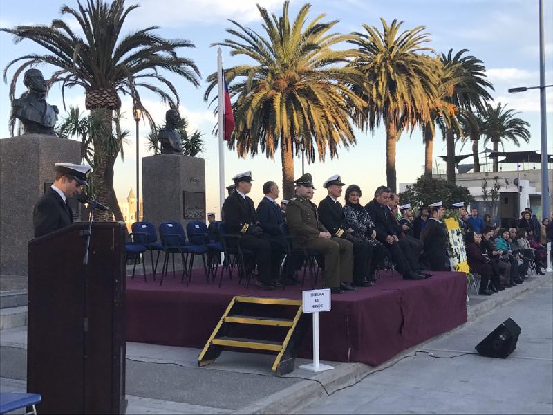 Desfile de estudiantes de Viña del Mar en homenaje a los héroes de Iquique y Armada encabezó alcaldesa Virginia Reginato