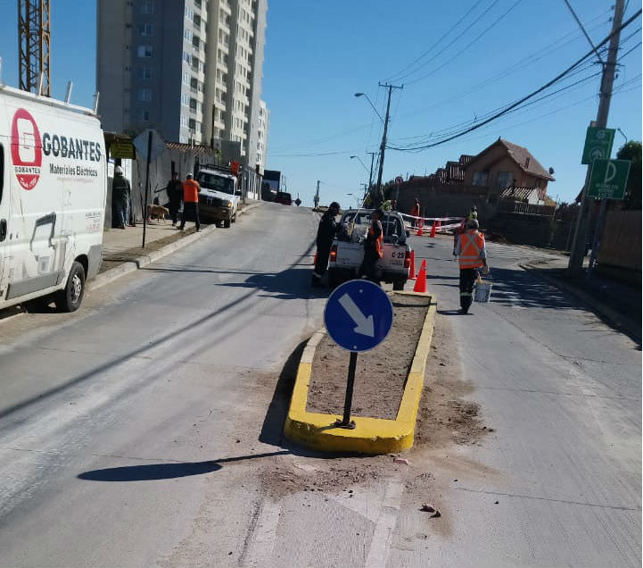 Municipio de Viña del Mar repone señales de tránsito para mejorar seguridad vial