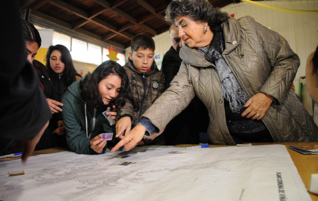 Imagen principal: Programa pionero en escuelas municipales de Viña del Mar capacita a escolares para ser anfitriones turísticos de la comuna