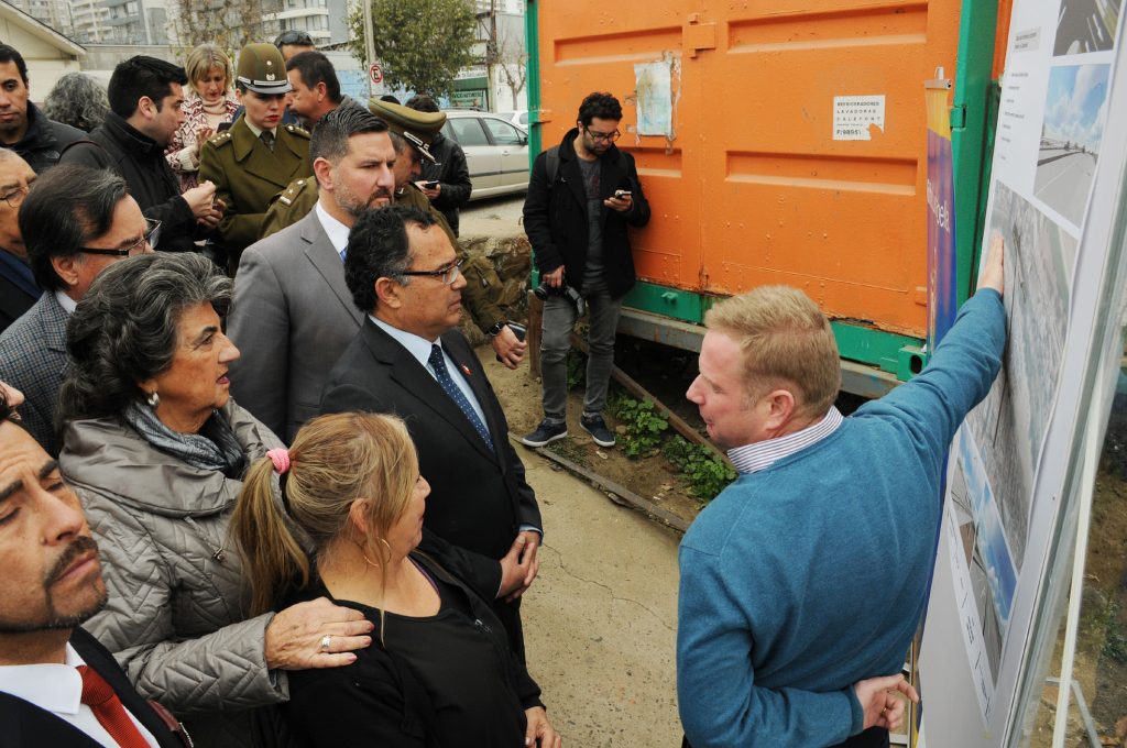 Imagen principal: Mejoramiento vial que generará puente Los Castaños fue destacado por alcaldesa Virginia Reginato e Intendente Regional