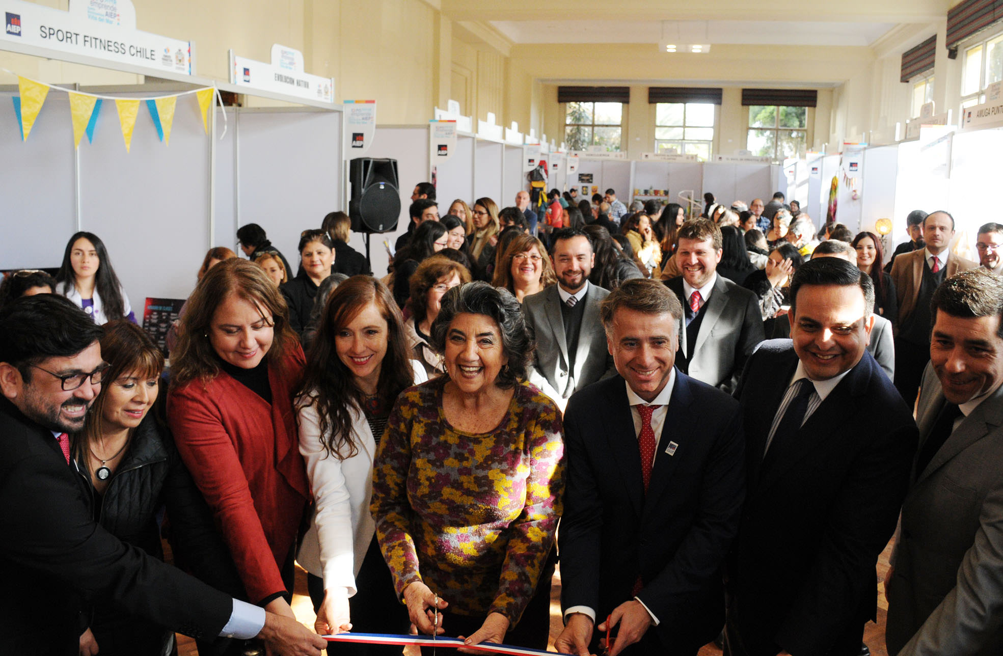 Atractivos productos ofrece la 1ª Expo Emprende AIEP Viña del Mar