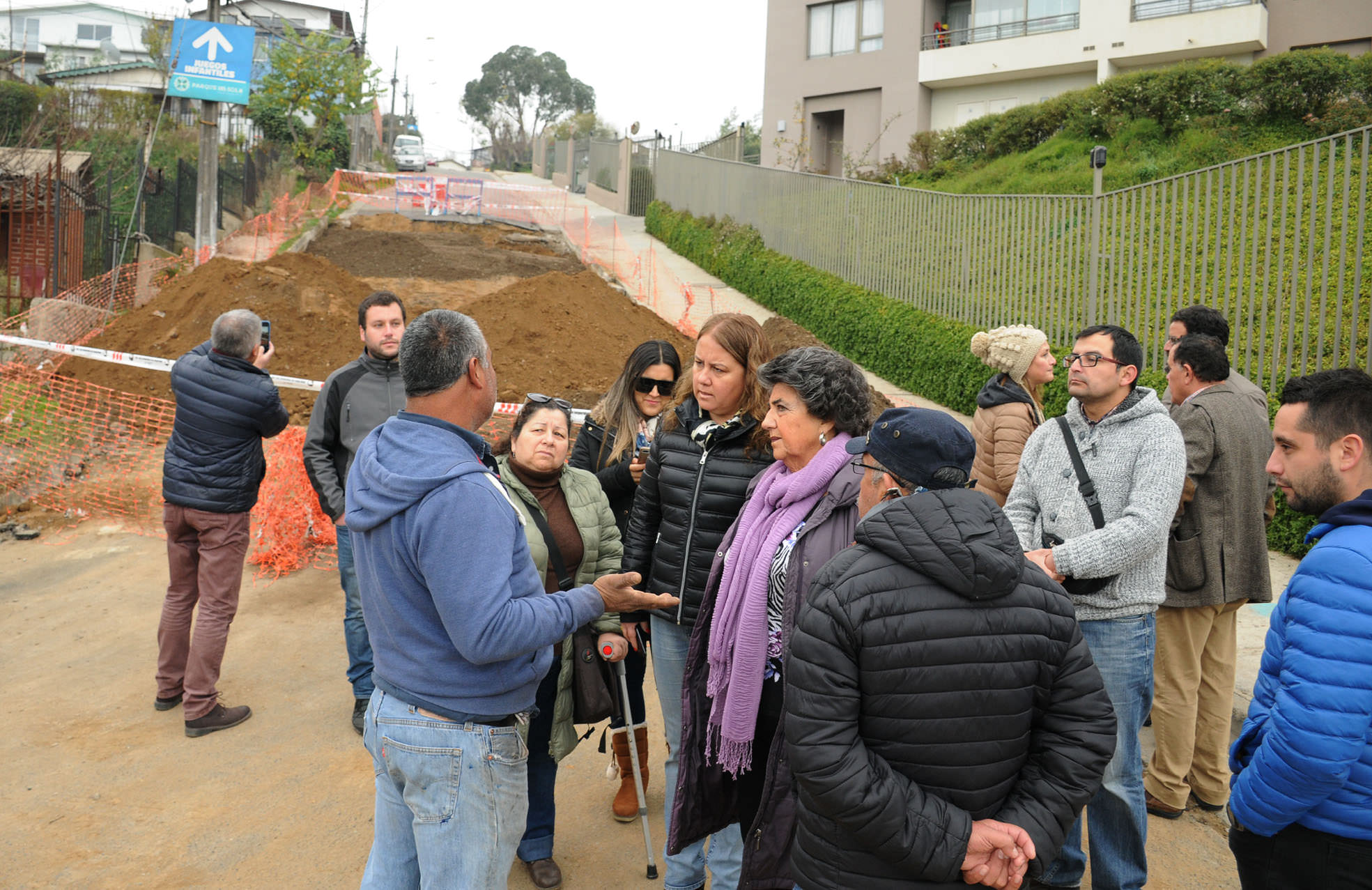 Municipio repara calle afectada por socavón en Villa Hermosa