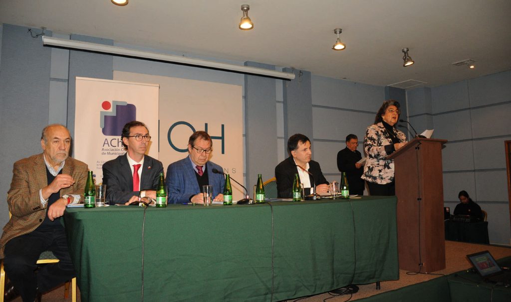 Imagen principal: Seminario para abordar los desafíos de la educación pública fue inaugurado por alcaldesa Virginia Reginato