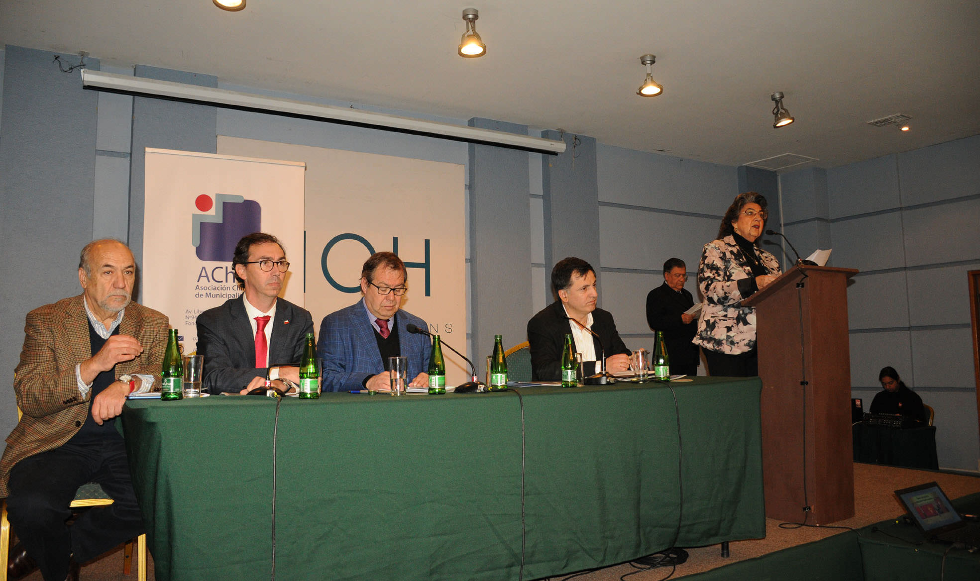 Seminario para abordar los desafíos de la educación pública fue inaugurado por alcaldesa Virginia Reginato