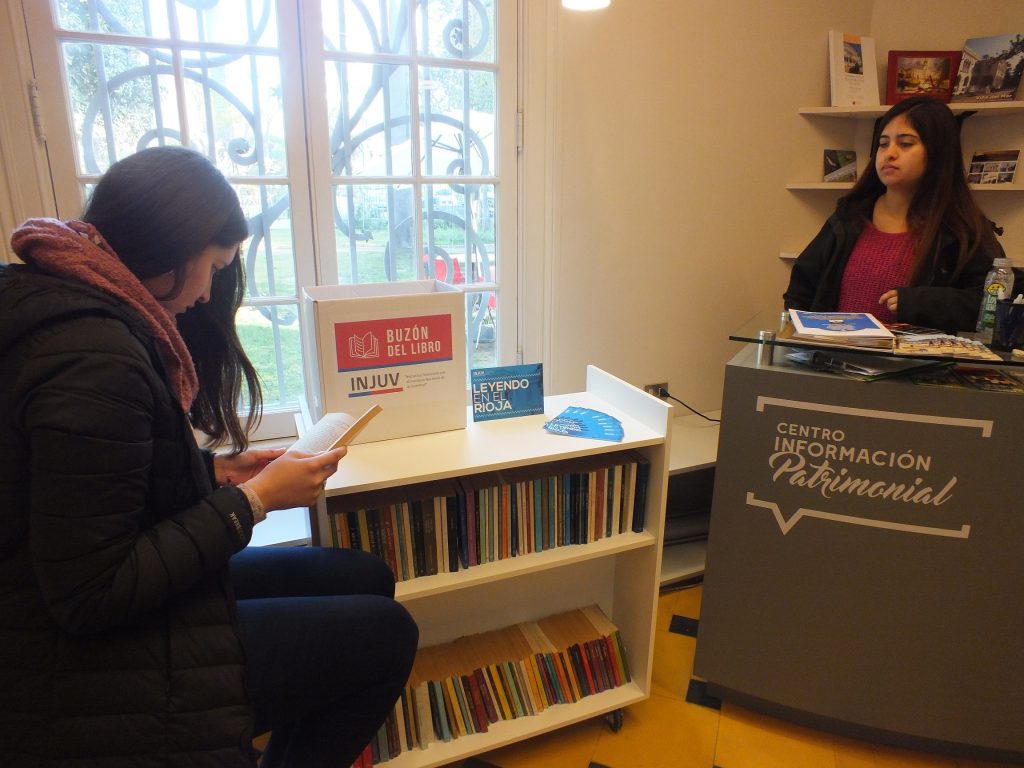 Imagen principal: Municipio de Viña del Mar, ONG e INJUV fomentan lectura entre los jóvenes a través del proyecto “Leyendo en el Rioja”