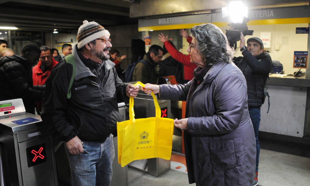 Imagen principal: Con intervención en centro de Viña del Mar se celebró Día mundial sin bolsas plásticas