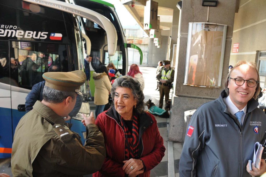 Imagen principal: Transportes, Carabineros y alcaldesa Virginia Reginato informan medidas de seguridad para fin de semana largo en Rodoviario de Viña del Mar