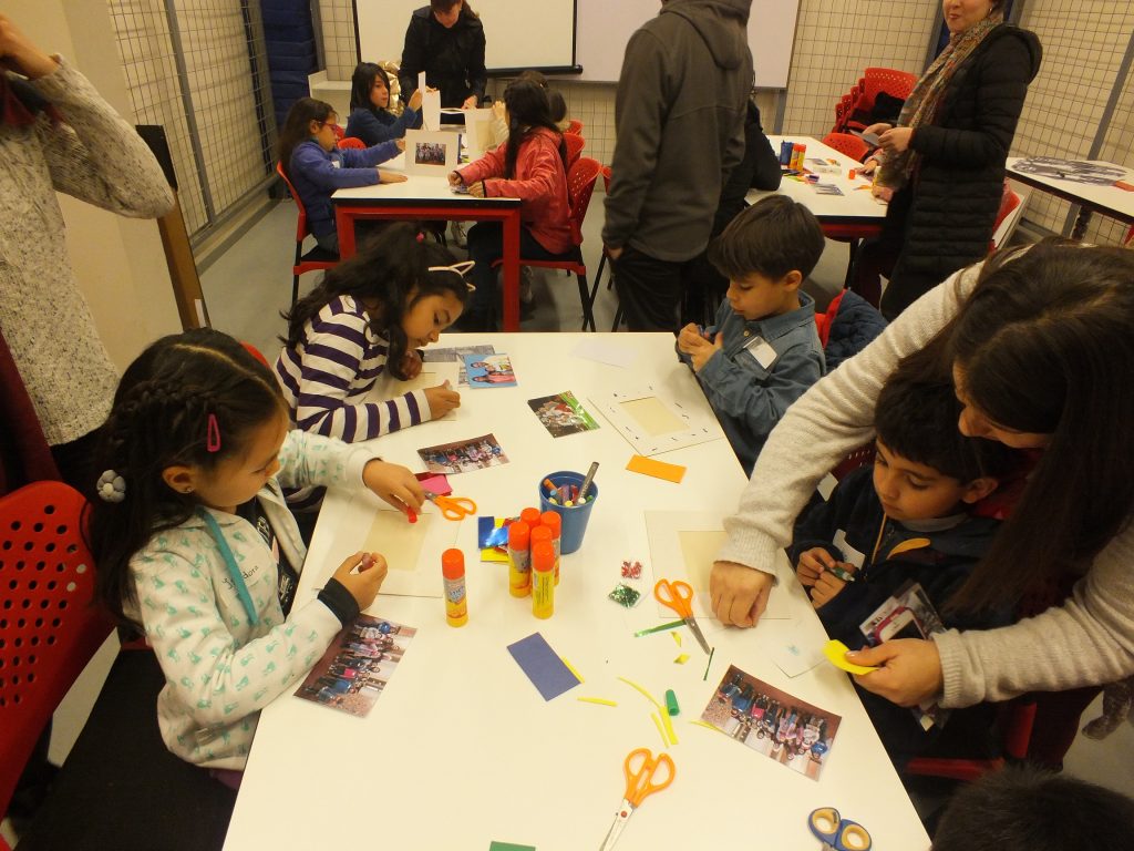 Imagen principal: Niños reconocieron su patrimonio a través de fotos familiares en taller de vacaciones invierno del municipio de Viña del Mar