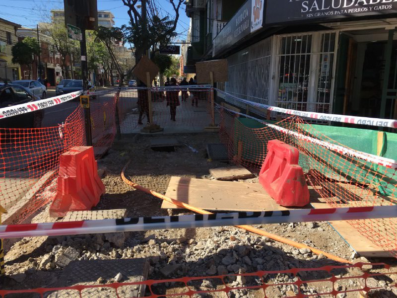 Avanzan obras de reposición de aceras en calles Villanelo y Echevers