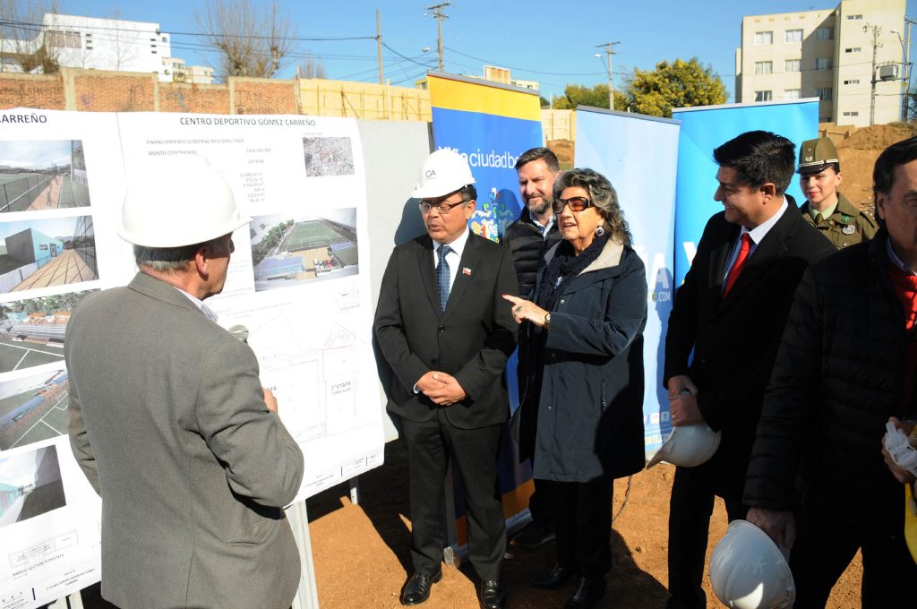 Imagen principal: A 2ª etapa de construcción del complejo deportivo Gómez Carreño dio inicio alcaldesa Virginia Reginato
