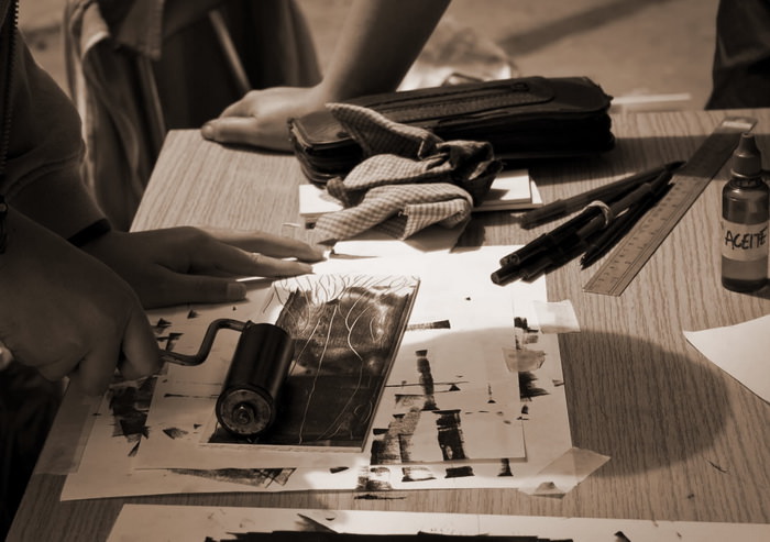 Municipalidad de Viña del Mar invita a taller gratuito de grabado en la plaza José Francisco Vergara