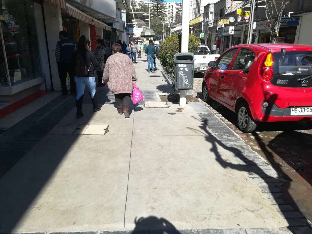 Imagen principal: Obras de reposición de aceras avanzan en el centro de Viña del Mar