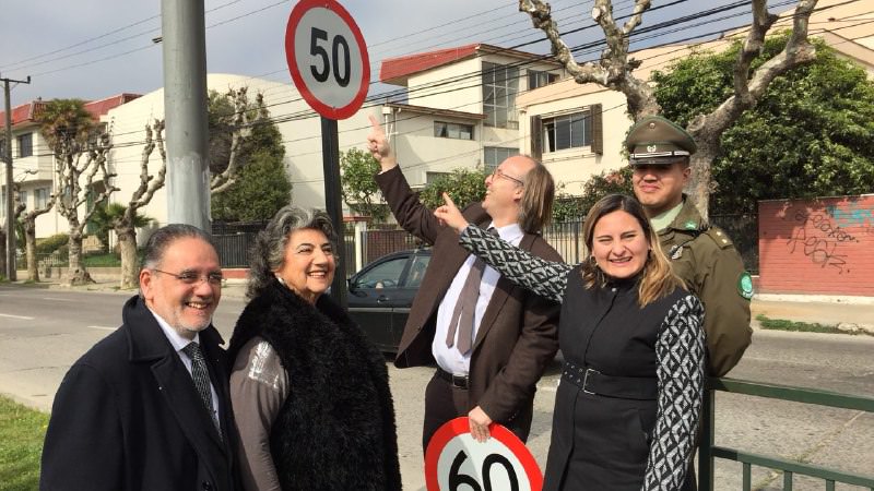Municipio de Viña del Mar reemplaza señales de límite de velocidad para concientizar a conductores a respetar nueva normativa
