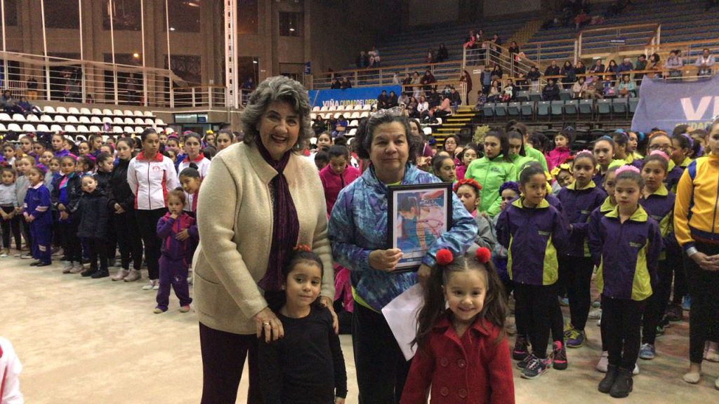 Imagen principal: Gimnastas de la región y del país se lucieron en 7º encuentro realizado en gimnasio polideportivo de Viña del Mar
