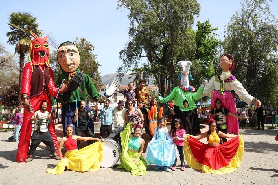 Municipio de Viña del Mar invita a la comunidad a intervención artística de marionetas gigantes