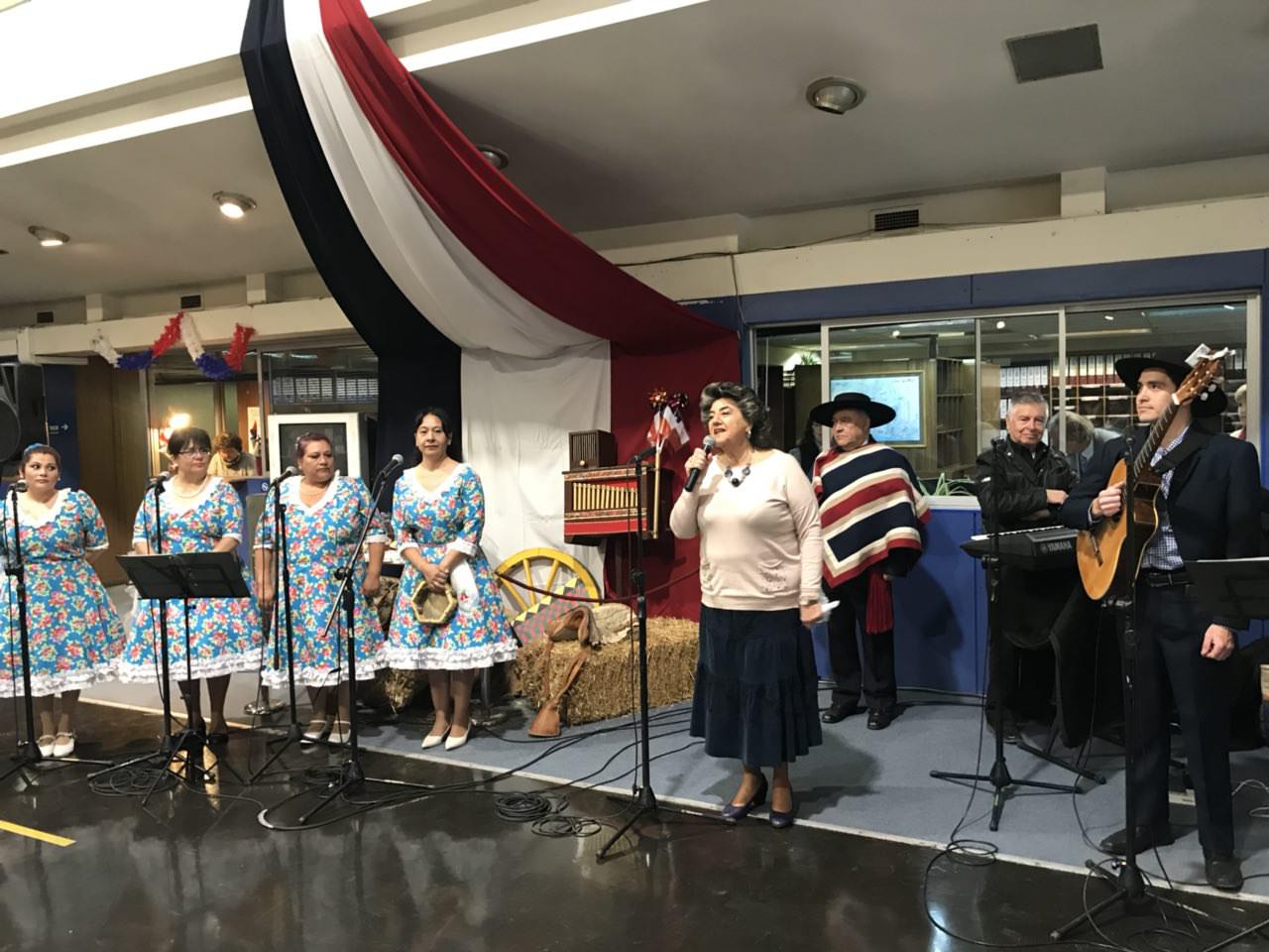 Conjunto folclórico Peuco se lució en inicio de las celebraciones de Fiestas Patrias del municipio viñamarino