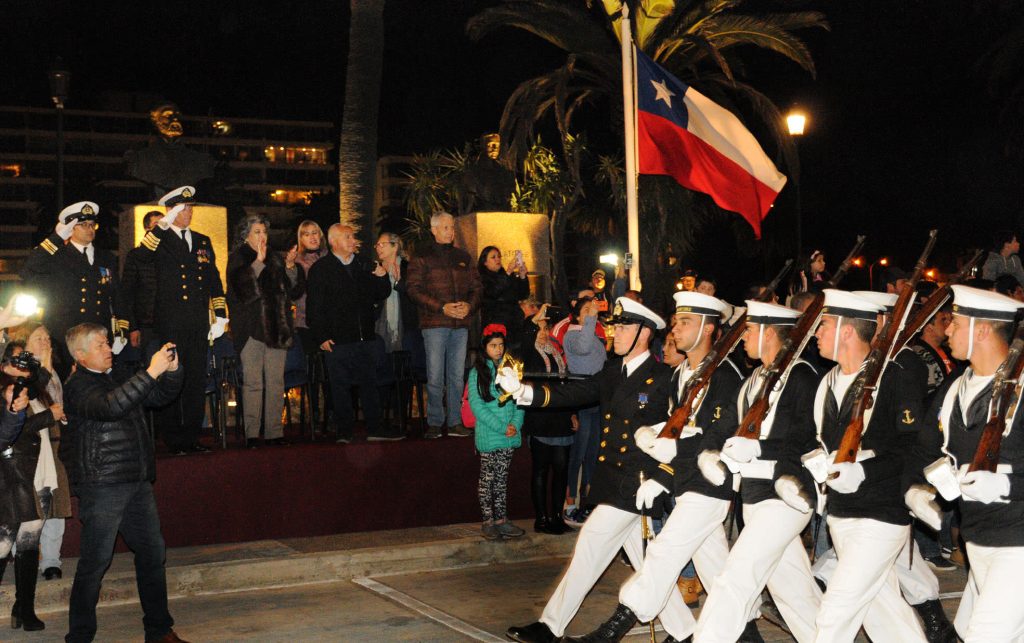 Imagen principal: Viñamarinos y visitantes disfrutaron de desfile de la Armada en Viña del Mar