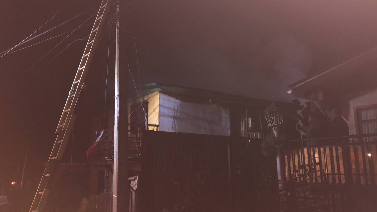 Municipio de Viña del Mar brinda ayuda a familias afectadas por incendio de Santa Julia