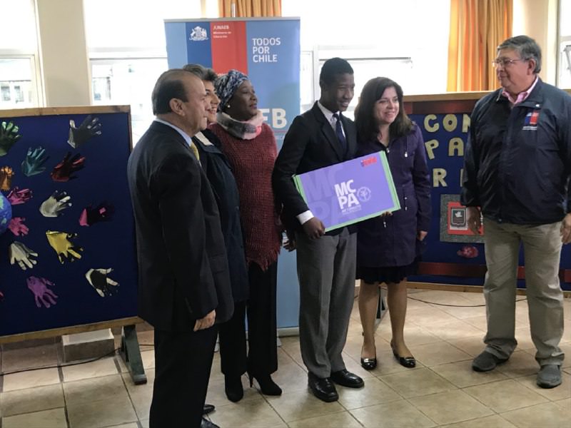 30 alumnos de Viña del Mar con capacidades diferentes reciben computador adaptado para apoyar su desarrollo educacional