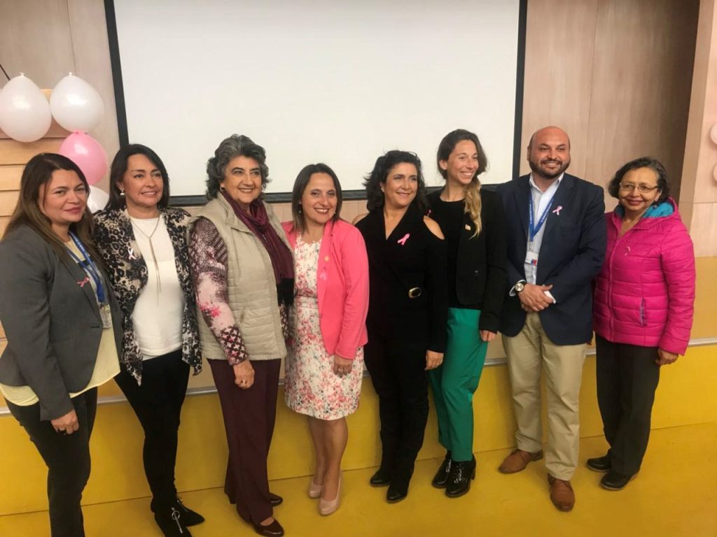 Imagen principal: Mujeres en tratamiento post-cáncer participan en talleres educativos y estaciones de terapia