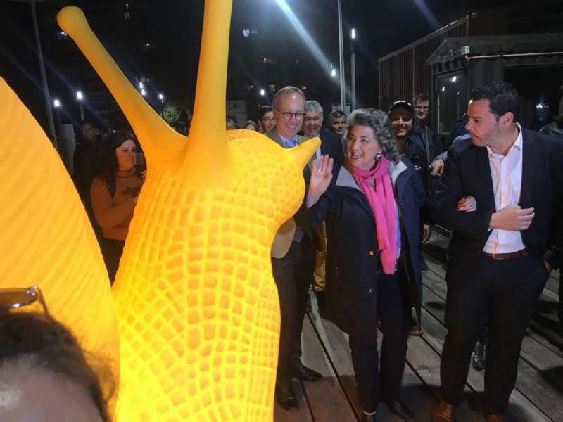 Muelle Vergara de Viña del Mar se llena de color con caracoles gigantes