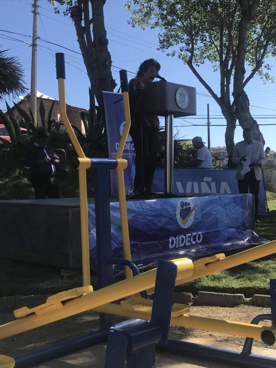 Municipio de Viña del Mar implementa máquinas para ejercicios en plaza Vista Mar de Nueva Aurora
