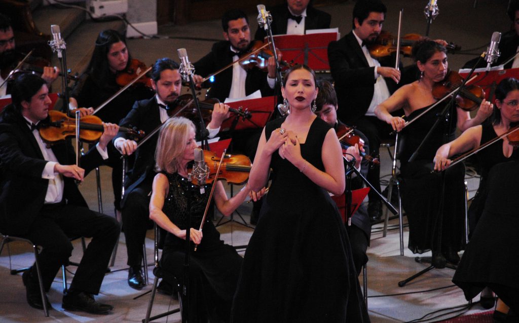 Imagen principal: Soprano chilena Alyson Rosales ganó XLV  Concurso Internacional de ejecución musical