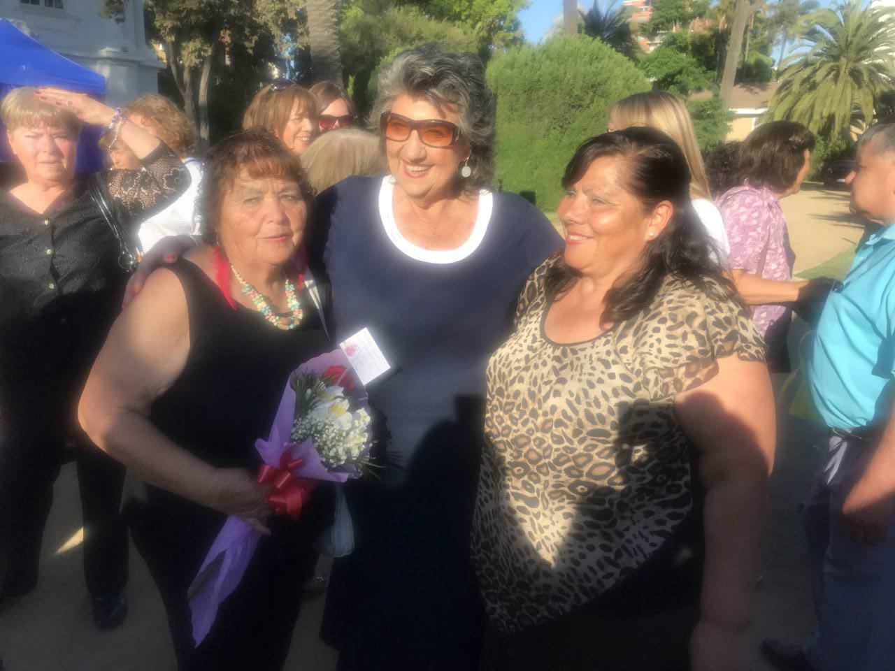 Candidatas a Reina del Adulto Mayor de Viña de Mar desfilaron con trajes reciclados