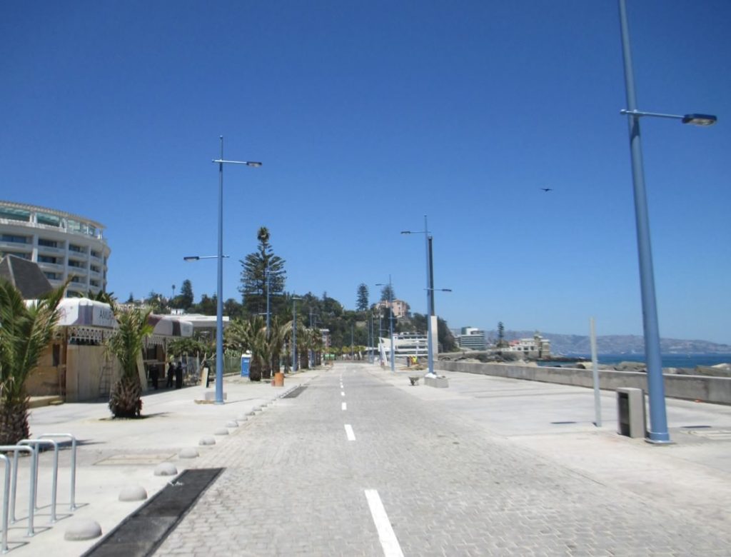 Imagen principal: Municipio de Viña del Mar adjudicó compra de postes de alta tecnología para borde costero de Reñaca