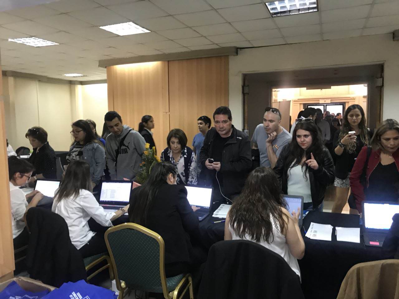 Gran cantidad de interesados convocó feria de empleo Sence en Viña del Mar